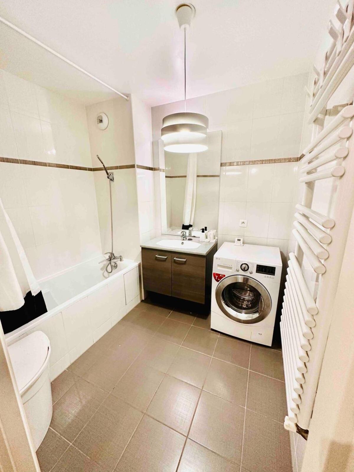 Btobed - Location Professionnelle - Appartement 4 Personnes Parking Gratuit - Proche Parc Des Expositions Et Aeroport Cdg 维勒班特 外观 照片