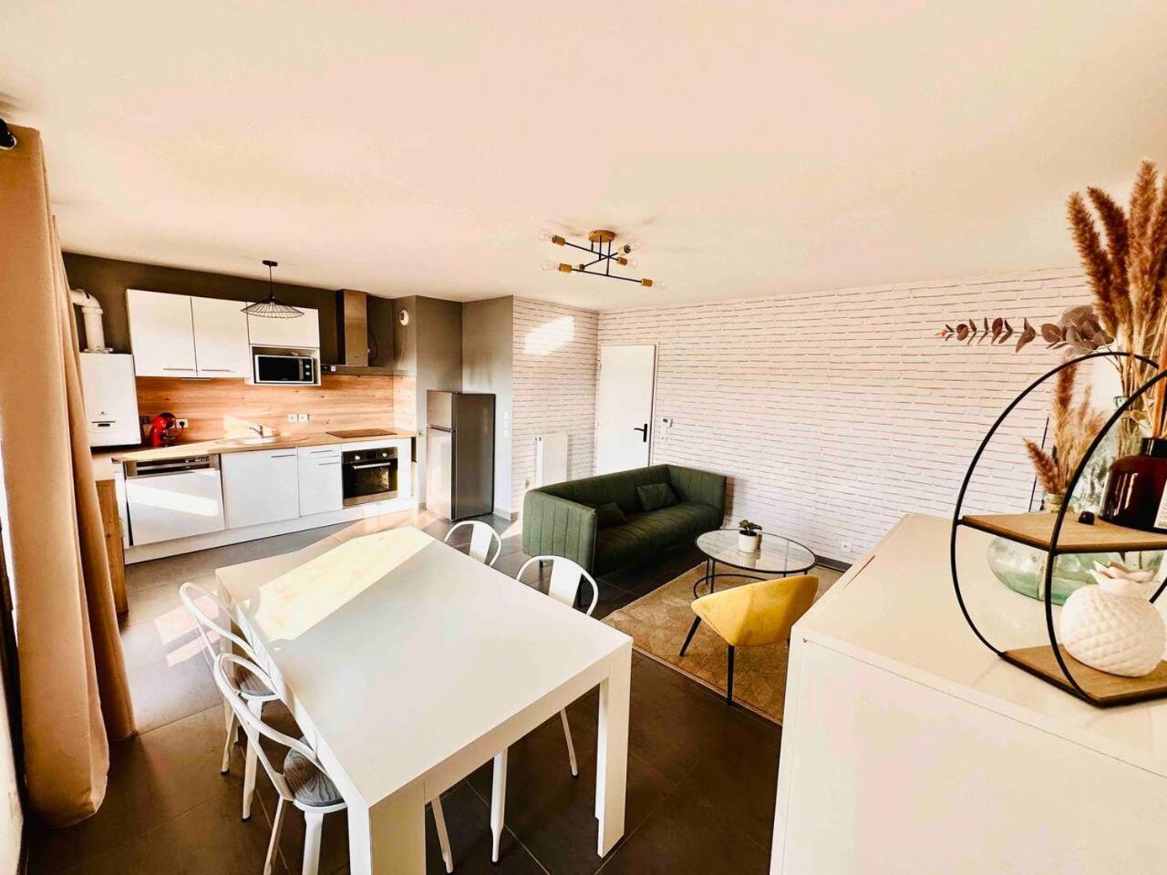 Btobed - Location Professionnelle - Appartement 4 Personnes Parking Gratuit - Proche Parc Des Expositions Et Aeroport Cdg 维勒班特 外观 照片
