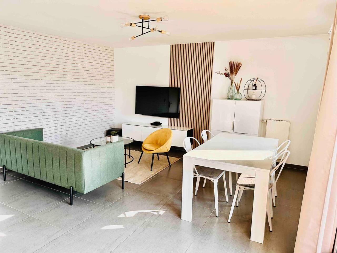 Btobed - Location Professionnelle - Appartement 4 Personnes Parking Gratuit - Proche Parc Des Expositions Et Aeroport Cdg 维勒班特 外观 照片